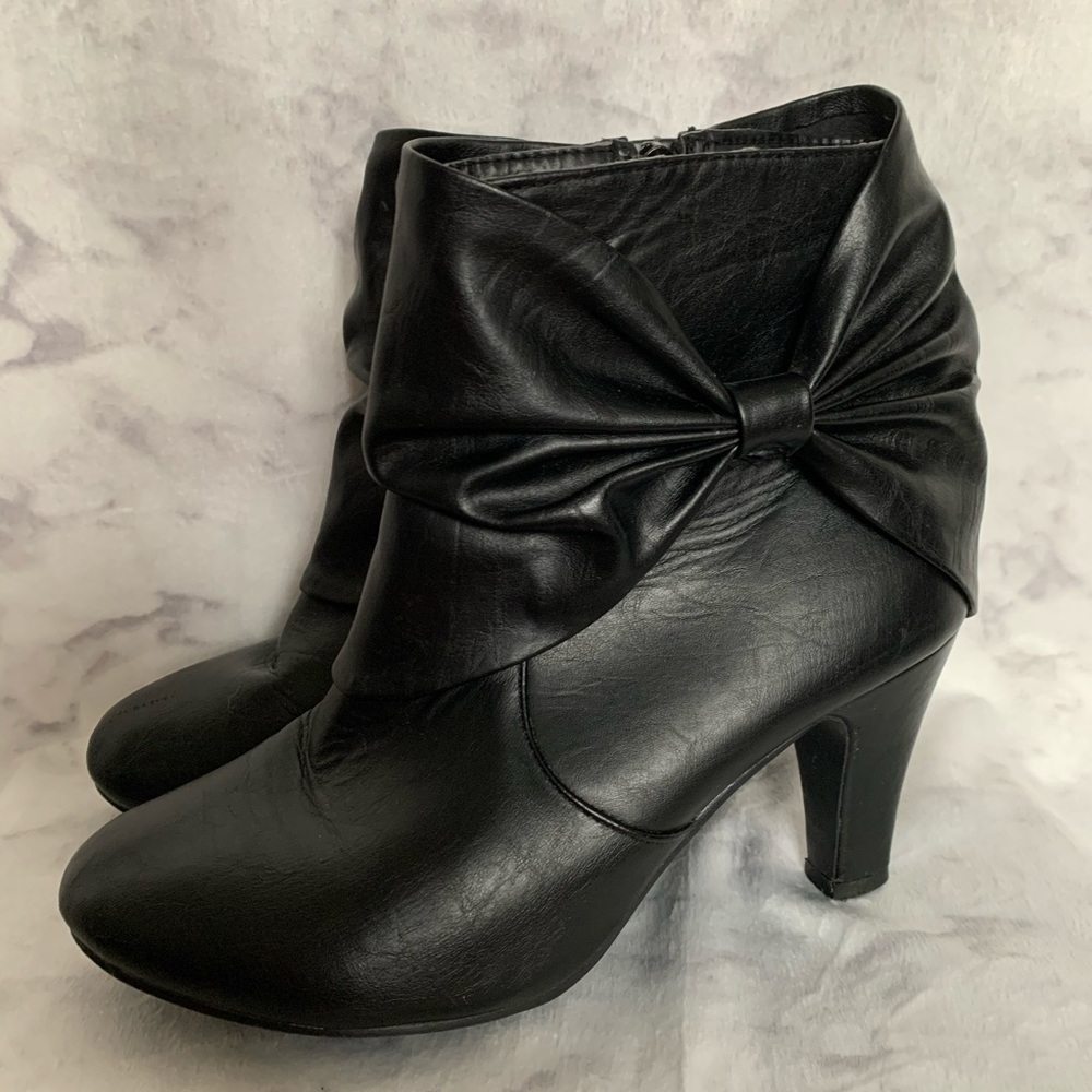 rue21 Black Kitten Heel Bow Ankle Boots